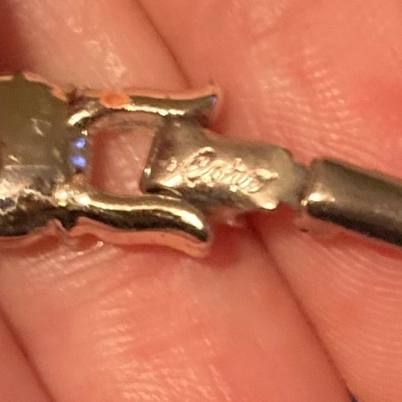 Coro vintage mother of pearl bracelet with a fold over clasp - Picture 10 of 16